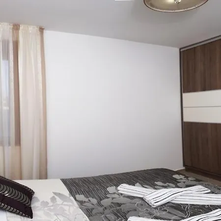In With Sea View, Terrace, Air Conditioning, Wi-fi Apartment