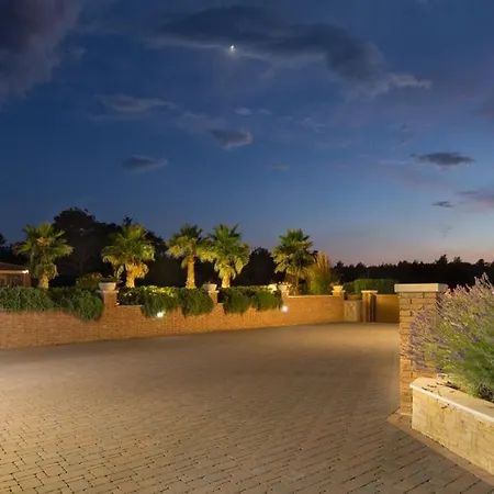Apartment In With Sea View, Terrace, Air Conditioning, Wi-fi