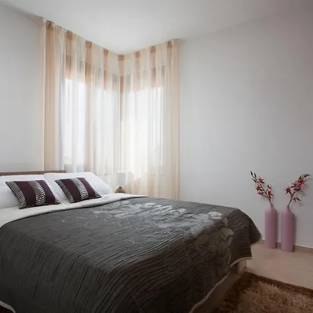 Appartement In With Sea View, Terrace, Air Conditioning, Wi-fi